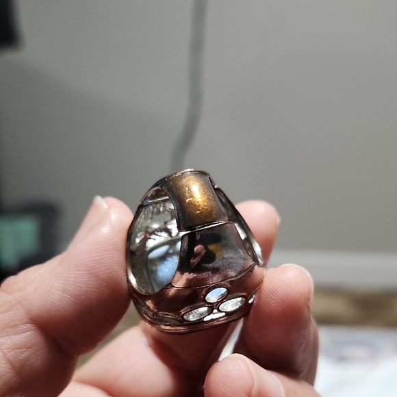 Elegant Silver and Yellow Gemstone Ring - Picture 6 of 6